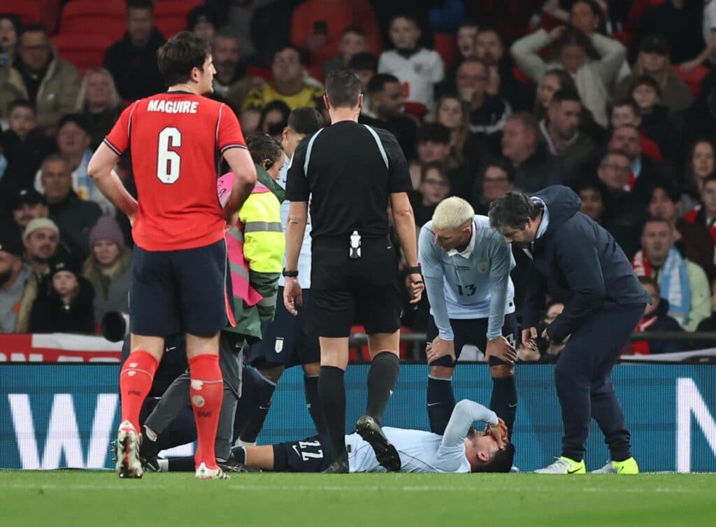 Joaquín Piquerez deixou o gramado de Wembley lesionado em Inglaterra 1 x 1 Uruguai - FE/EPA/NEIL HALL
