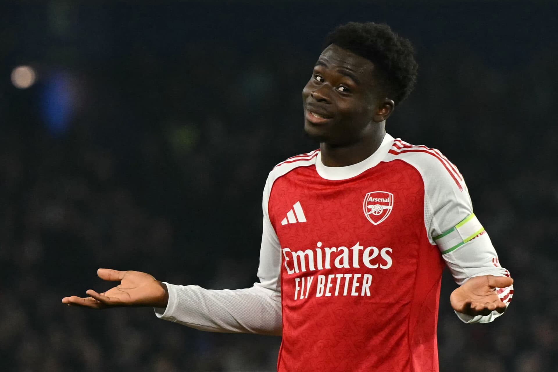 Saka marca gol decisivo e Arsenal volta a ampliar vantagem contra o City na Premier League - GLYN KIRK / AFP
