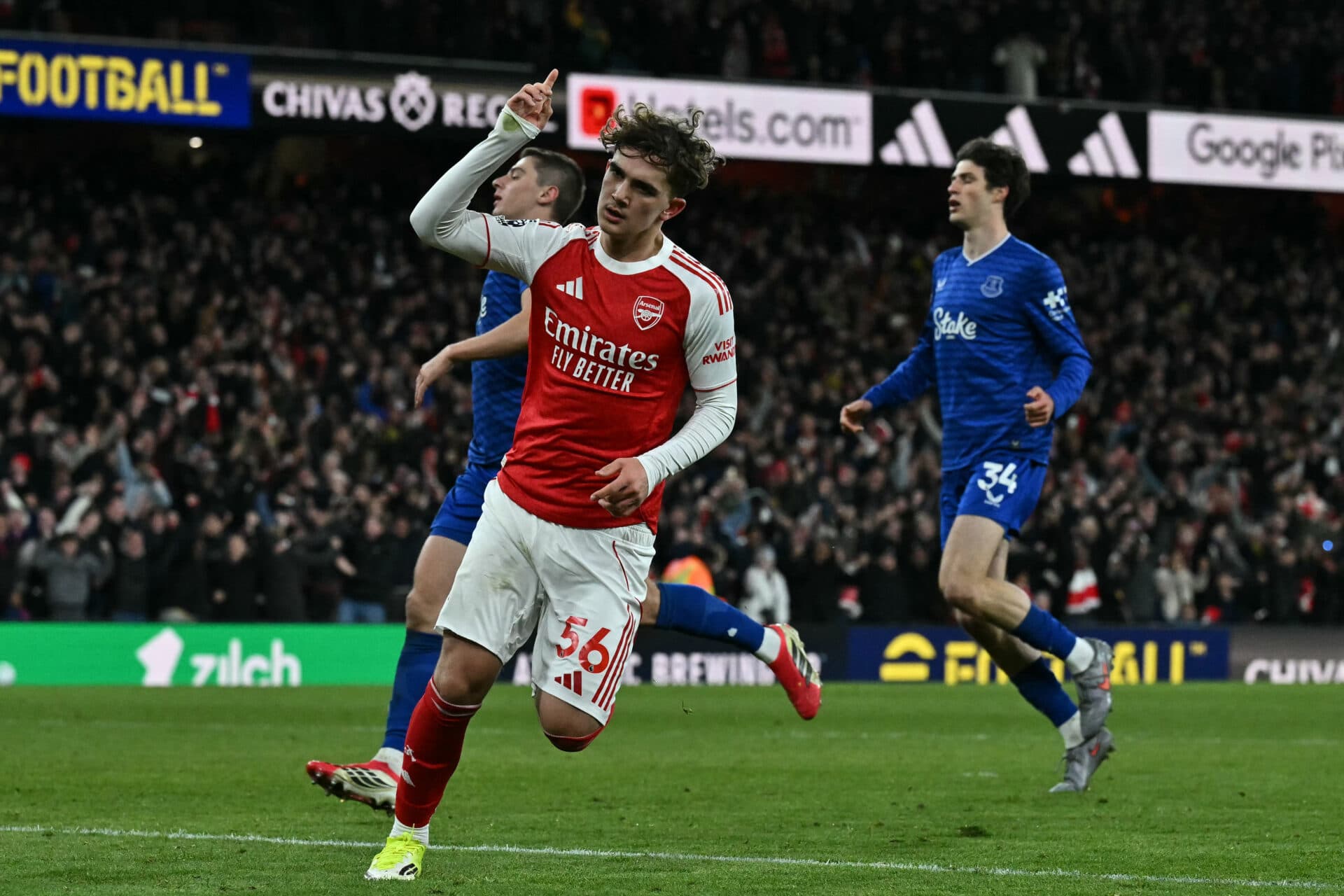 Tuchel prega cautela com Max Dowman, joia do Arsenal