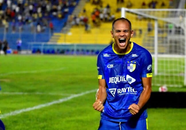 Tiago Souza, do Jequié, foi o artilheiro do Campeonato Baiano, com sete gols - Reprodução/@adjequieoficial