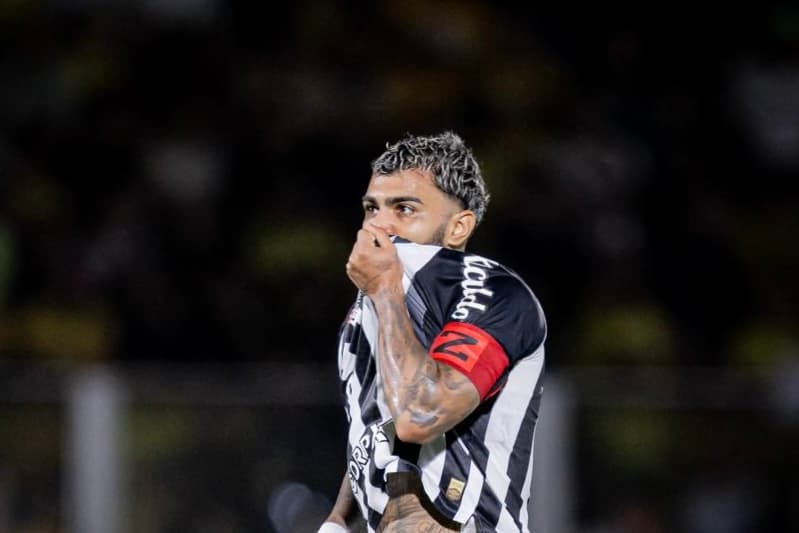 Gabigol nega ter feito cirurgia no púbis: ‘Fake news’