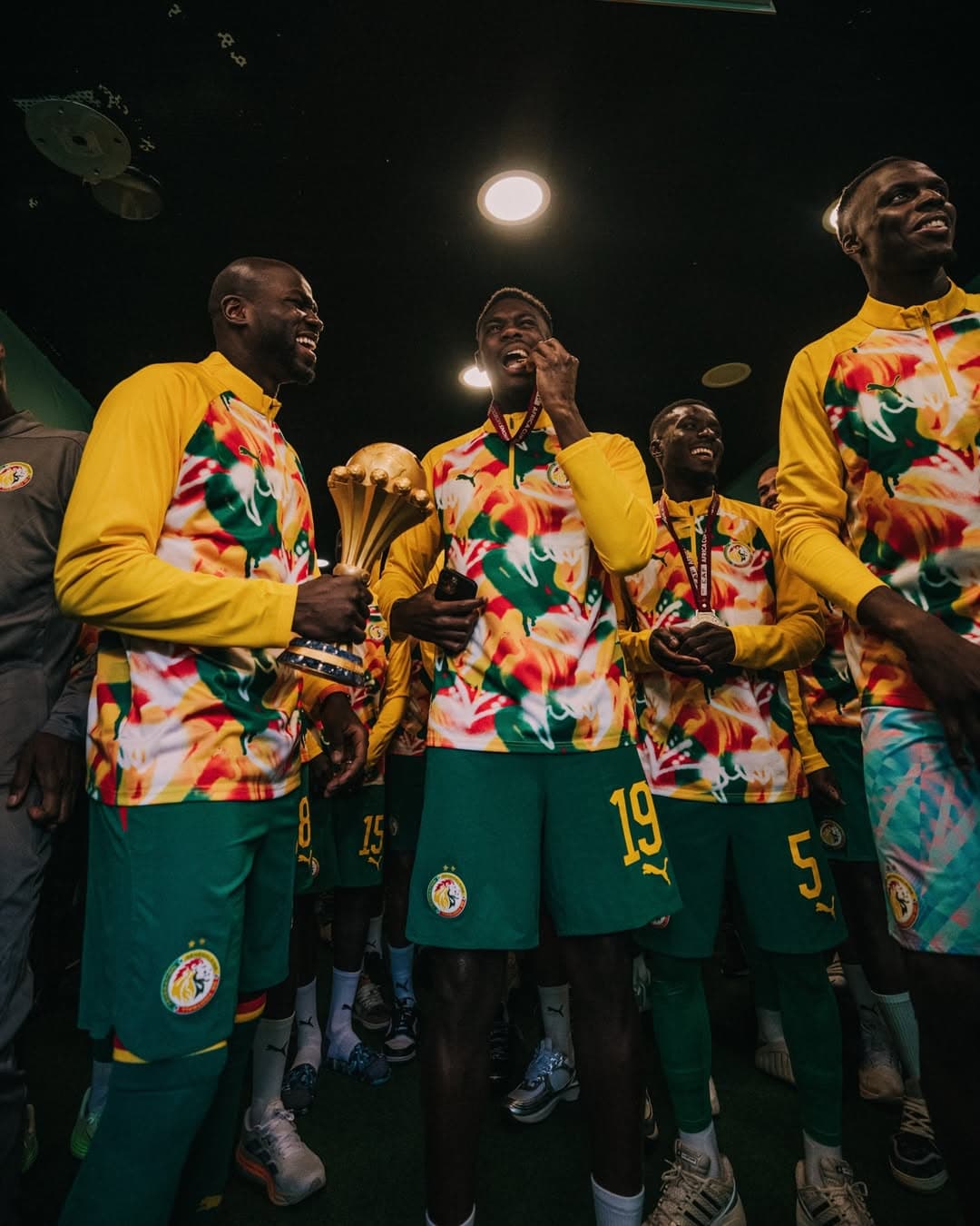 Senegal com troféu de campeão da Copa Africana - Divulgação/Senegal
