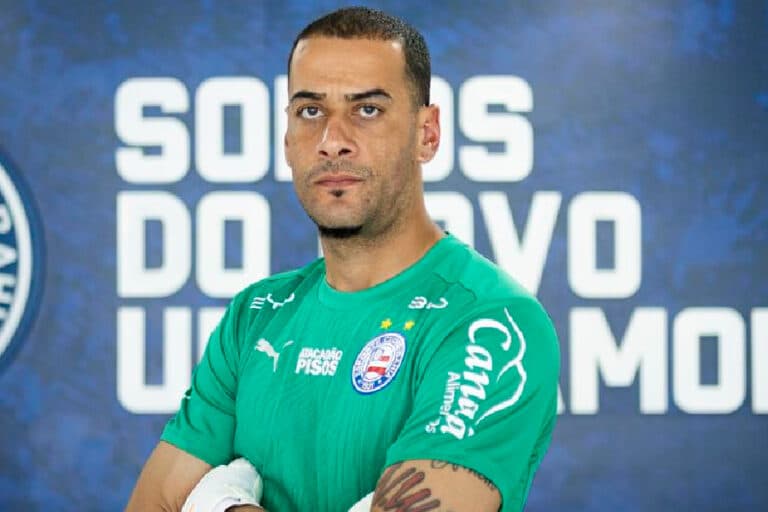Goleiro do Bahia lesiona joelho e está fora da temporada