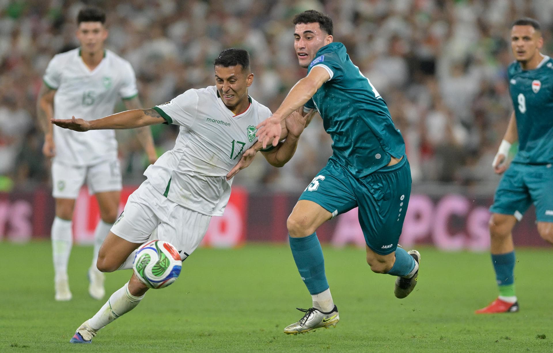 Bolívia e Iraque fizeram um disputado jogo no México por vaga no Mundial - EFE/Miguel Sierra