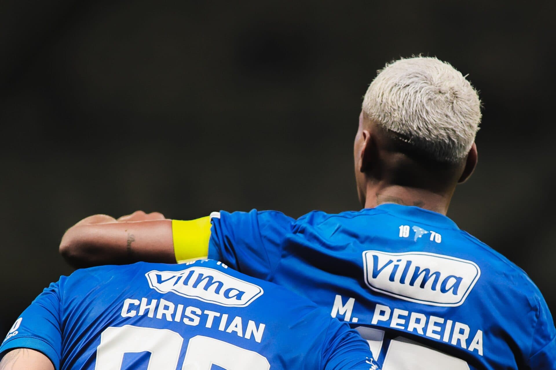 Cruzeiro brilha e amassa o Vitória em estreia de Artur Jorge