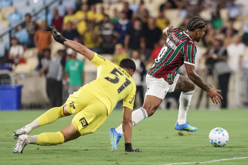 John Kennedy marca gol em Fluminense x Corinthians - LUCAS MERÇON / FLUMINENSE F.C.