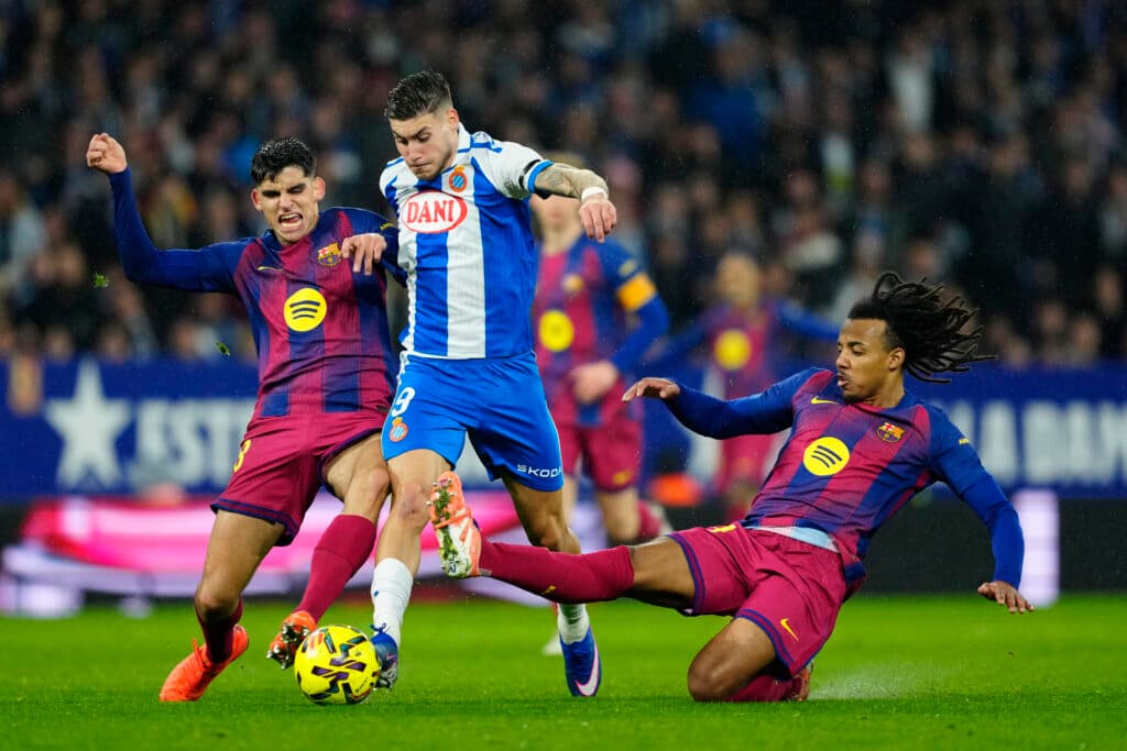 Espanyol e Barcelona no último confronto, disputado pela 18ª rodada - EFE/Alejandro García