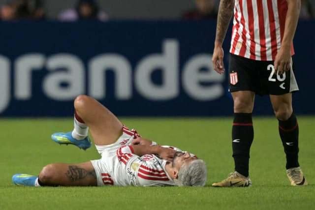 Flamengo acusa Uruguai por protocolo médico de Arrascaeta