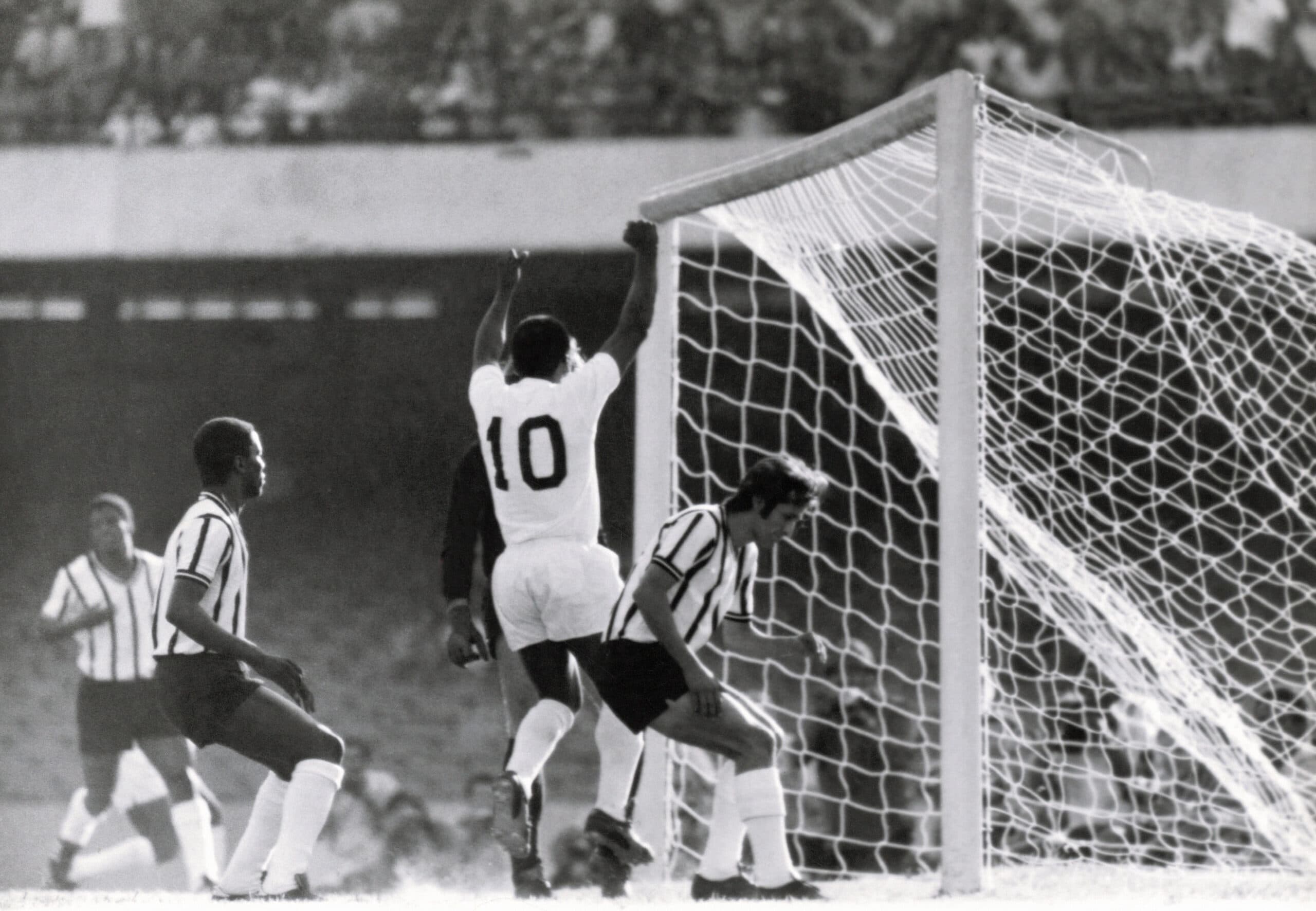 Por que as redes de futebol têm formatos diferentes?