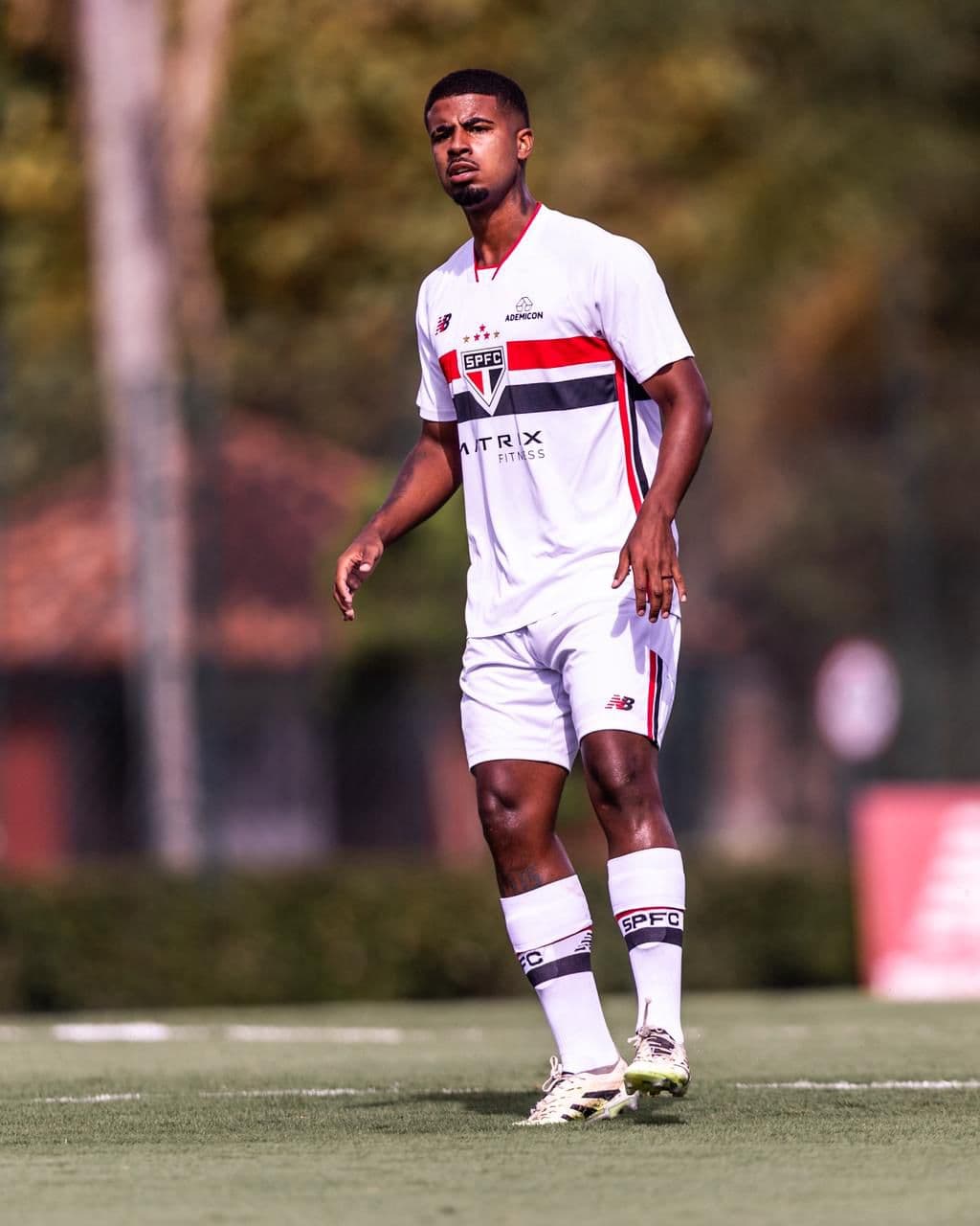 Matheus Ferreira durante partida pelo São Paulo no sub-20 - Victor Monteiro
