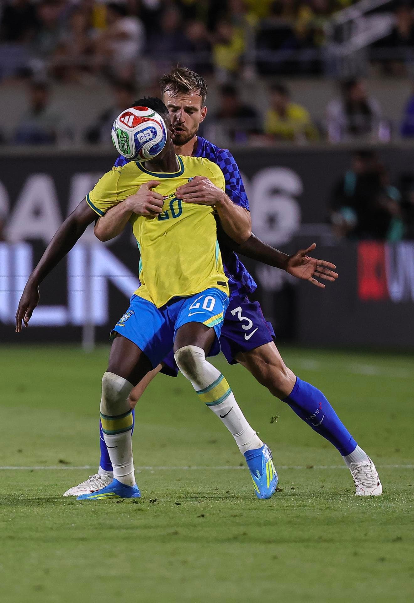 Luiz Henrique foi caçado pela marcação croata - Cristobal Herrera/EFE