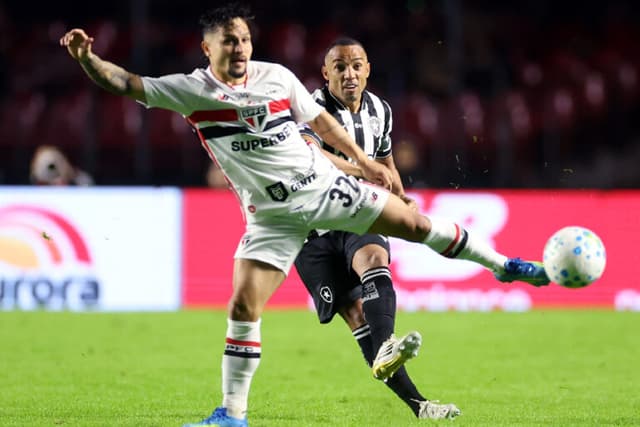 Com golaço no fim, Botafogo arranca empate do São Paulo no Morumbis