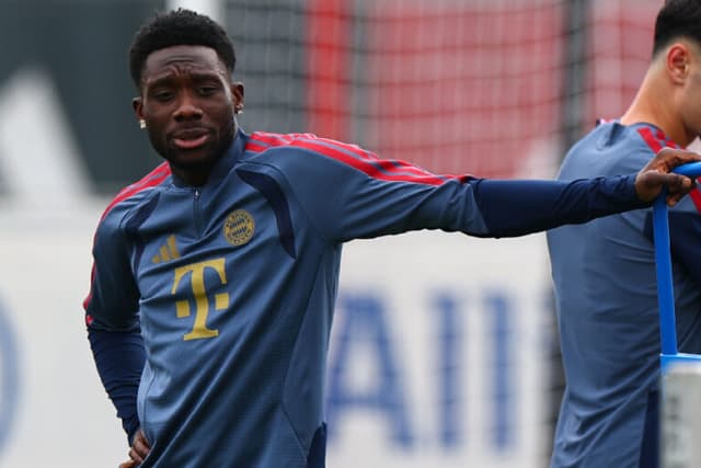 Lesão de Alphonso Davies preocupa Canadá para a Copa do Mundo