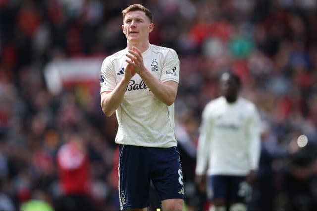Manchester City lidera disputa por Elliot Anderson