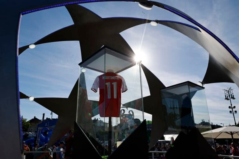 Arsenal e PSG estão no Top-10 de camisas mais valiosas do mundo