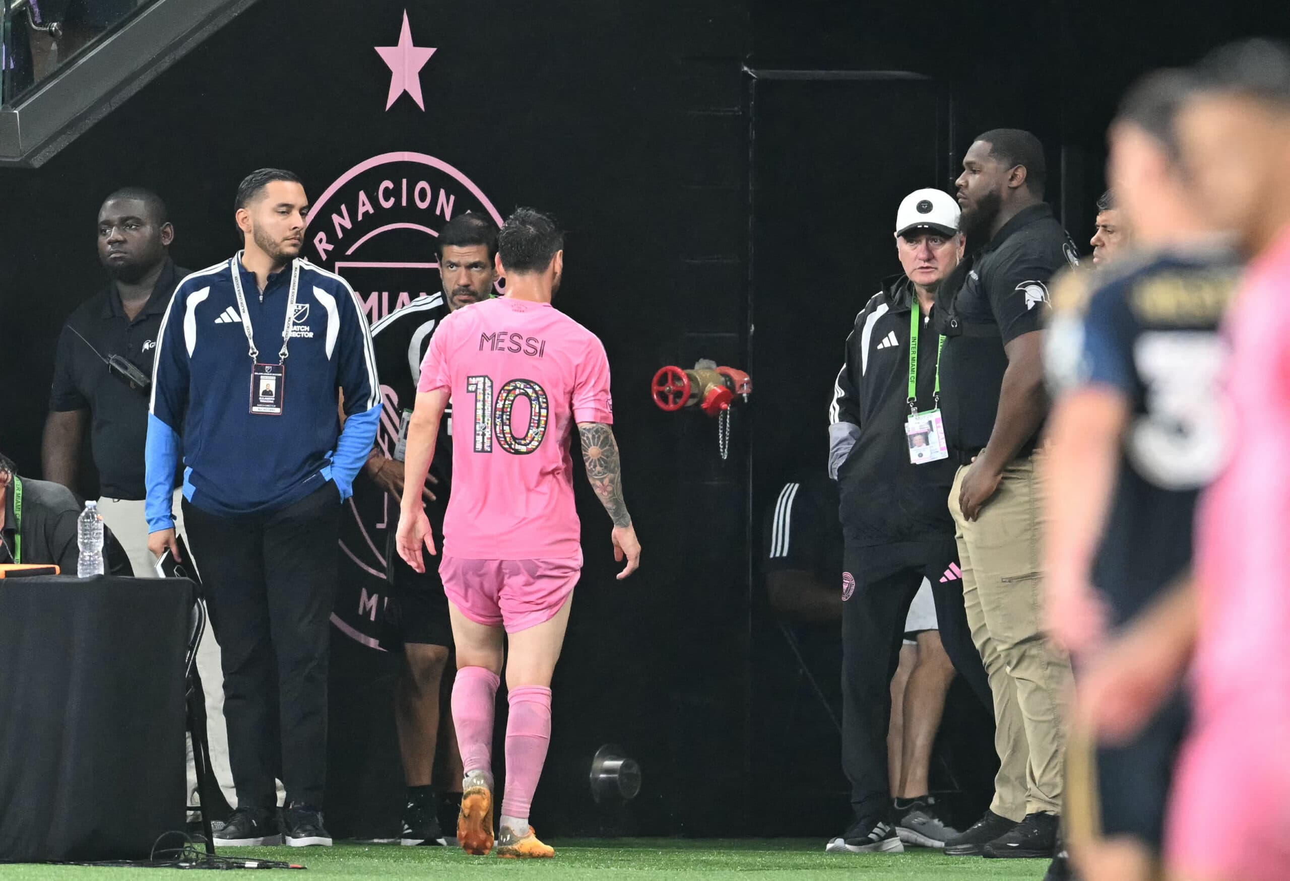 Treinador do Inter Miami tranquiliza sobre situação de Messi