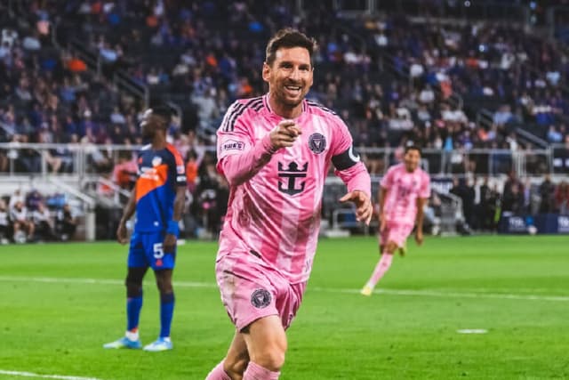Messi atinge US$ 1 bilhão e se junta a Cristiano Ronaldo