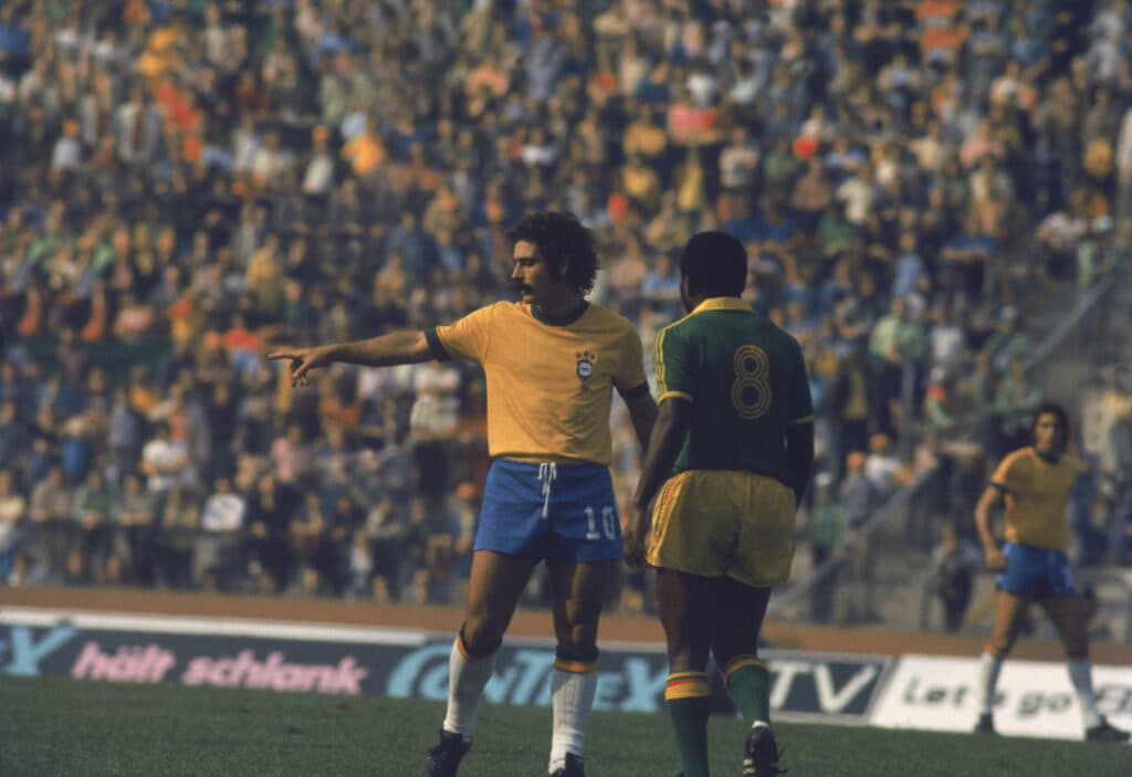 Rivellino, do Brasil, no jogo contra o Zaire, na Copa do Mundo de 1974 - Zeka Araújo/PLACAR