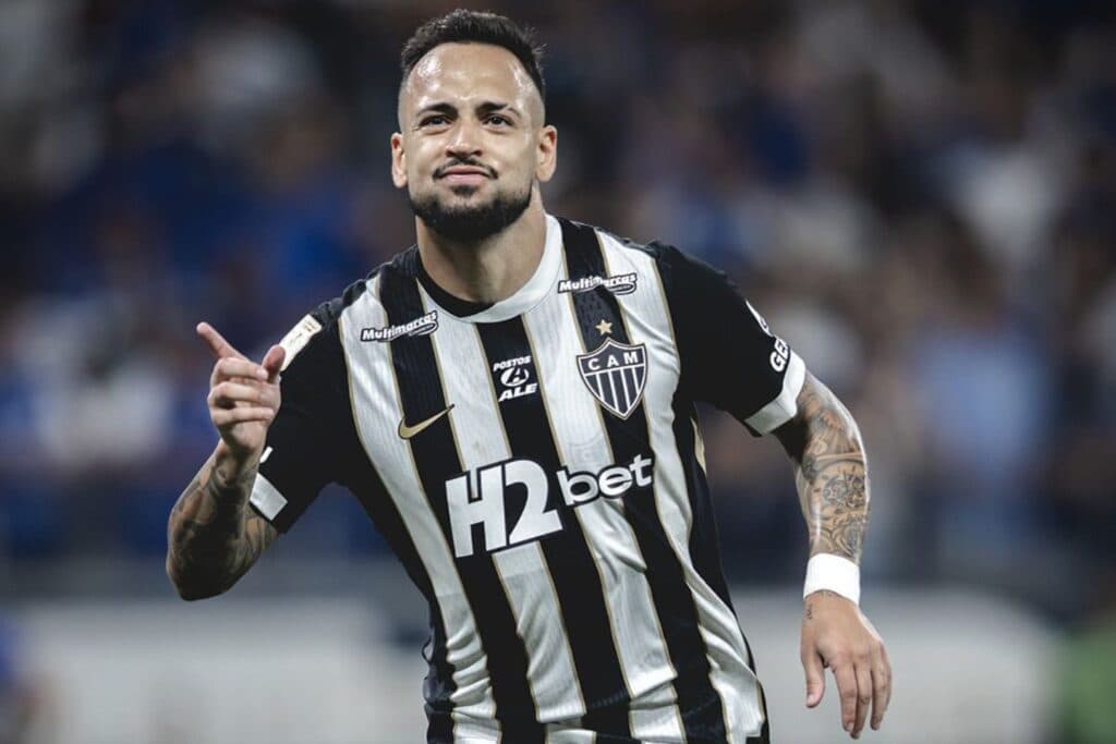 Atlético-MG afasta crise, bate Cruzeiro no Mineirão e ultrapassa o rival