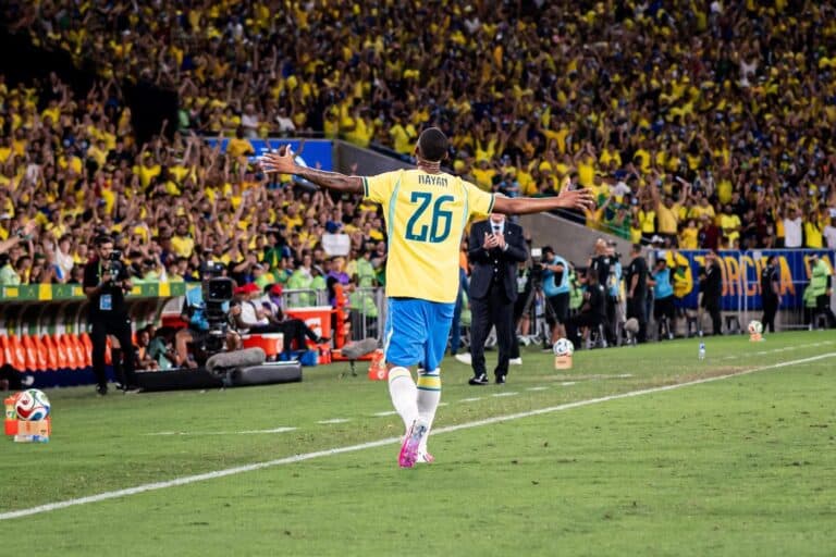 Rayan marca o primeiro gol pela seleção em amistoso no Maracanã