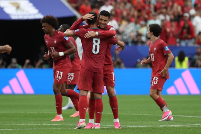 Bruno Fernandes exalta CR7: ‘Precisamos dele, é faminto por gols’