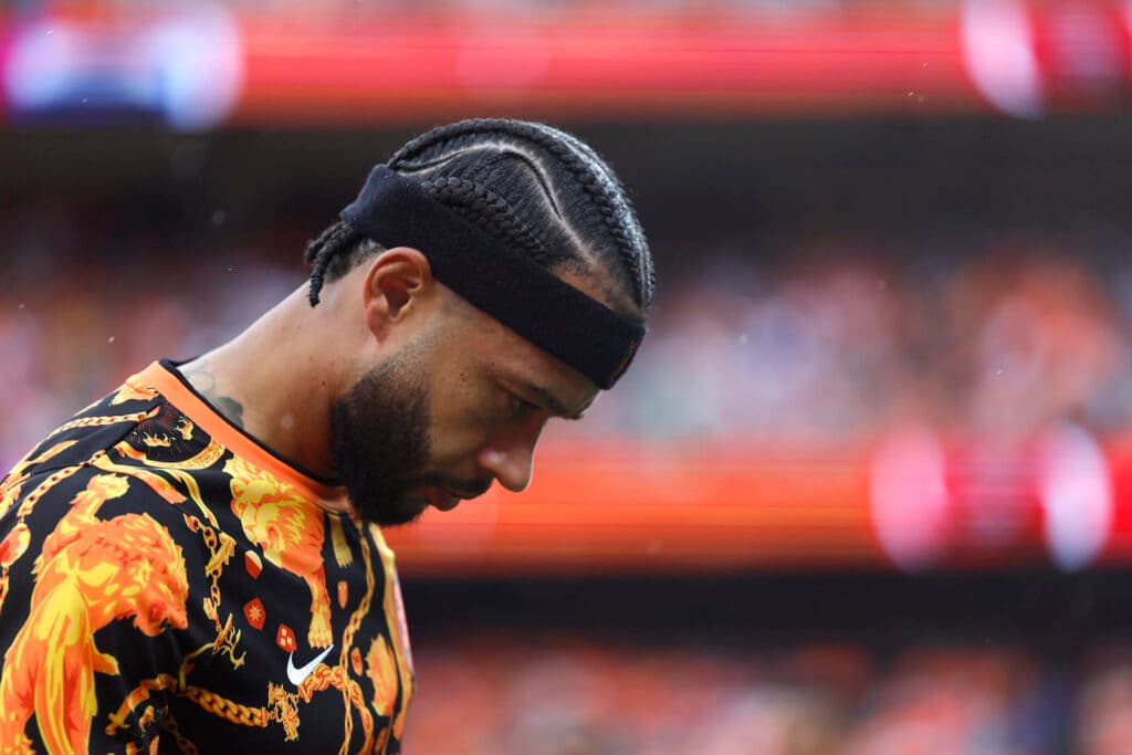 Memphis fica no Corinthians? Holandês faz post enigmático