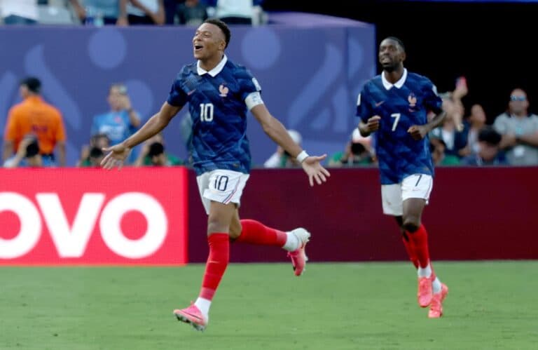 Traição, farpas e mais: entenda a tensão entre Dembélé e Mbappé
