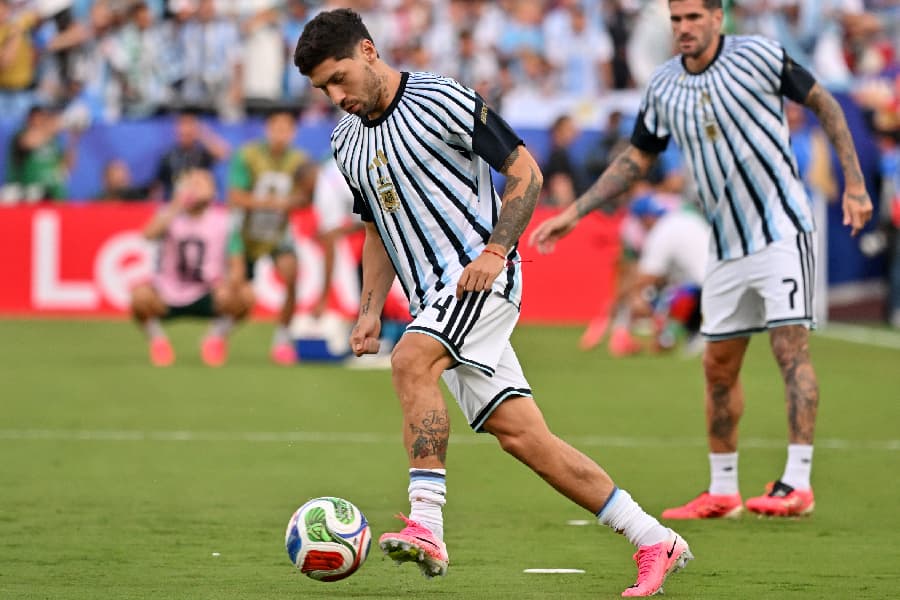 Montiel durante aquecimento antes do duelo contra a Argélia pela estreia da Copa do Mundo de 2026 - EFE/EPA/AMY KONTRAS