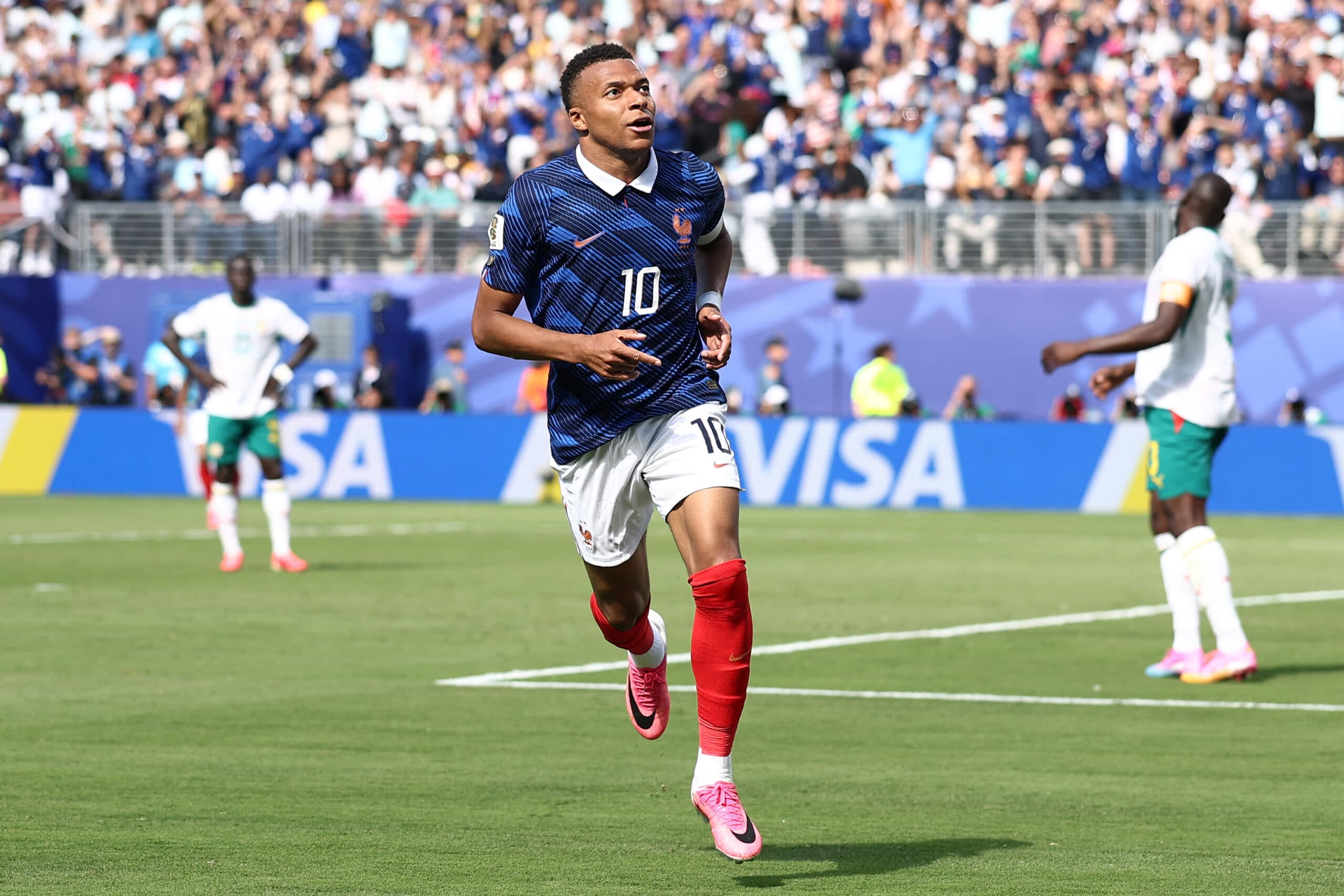 Mbappé ultrapassa Pelé e fica a dois gols da artilharia histórica