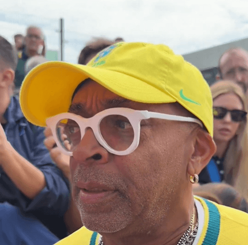Vídeo: Spike Lee visita treino da seleção brasileira nos EUA