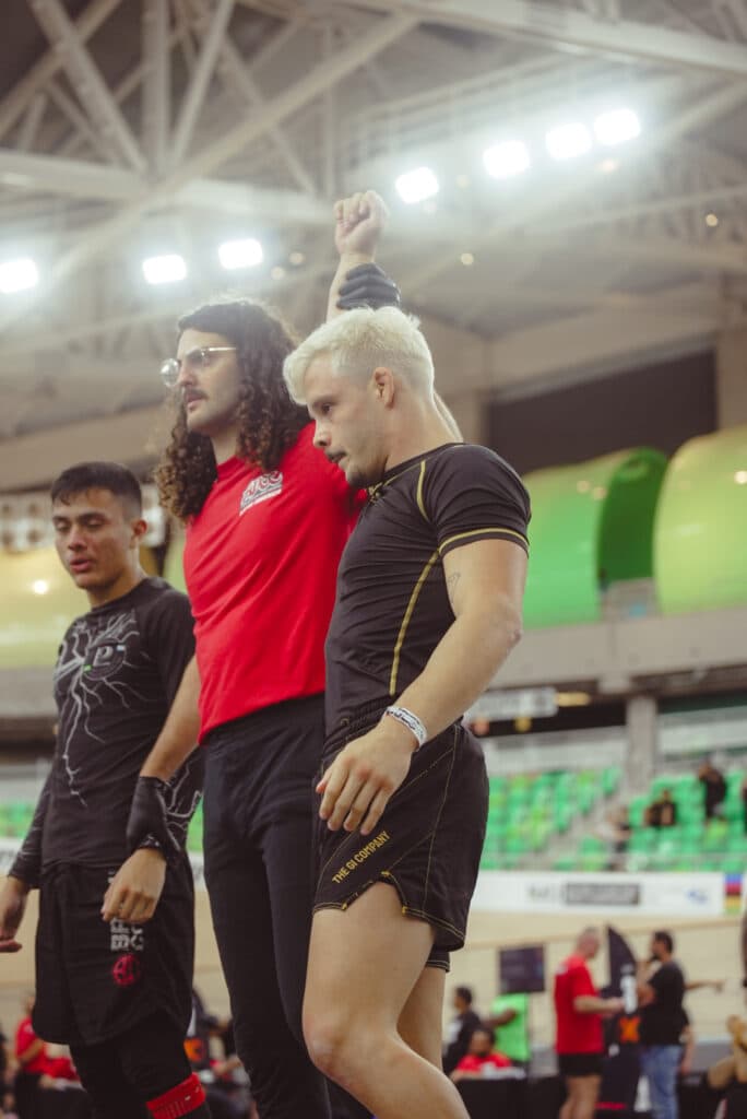 Braço erguido: campanha excelente, com estratégia sempre empolgante e progressiva, fez Felipe merecer o convite para o evento principal do ADCC, sediado este ano na Polônia. Foto: The Mat Nation