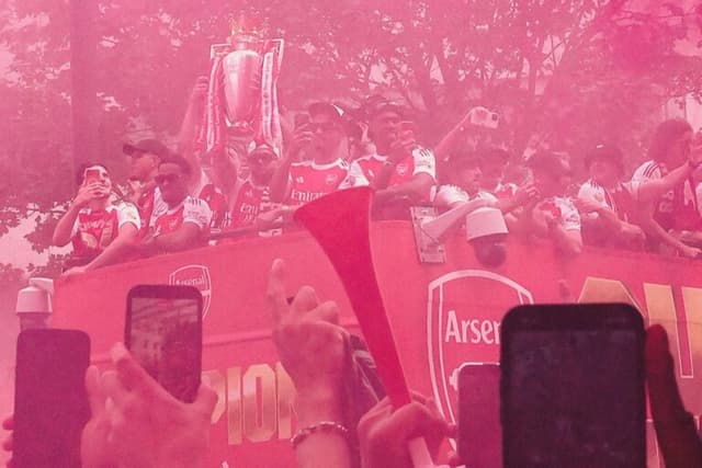 Desfile de campeão do Arsenal termina com seis esfaqueados