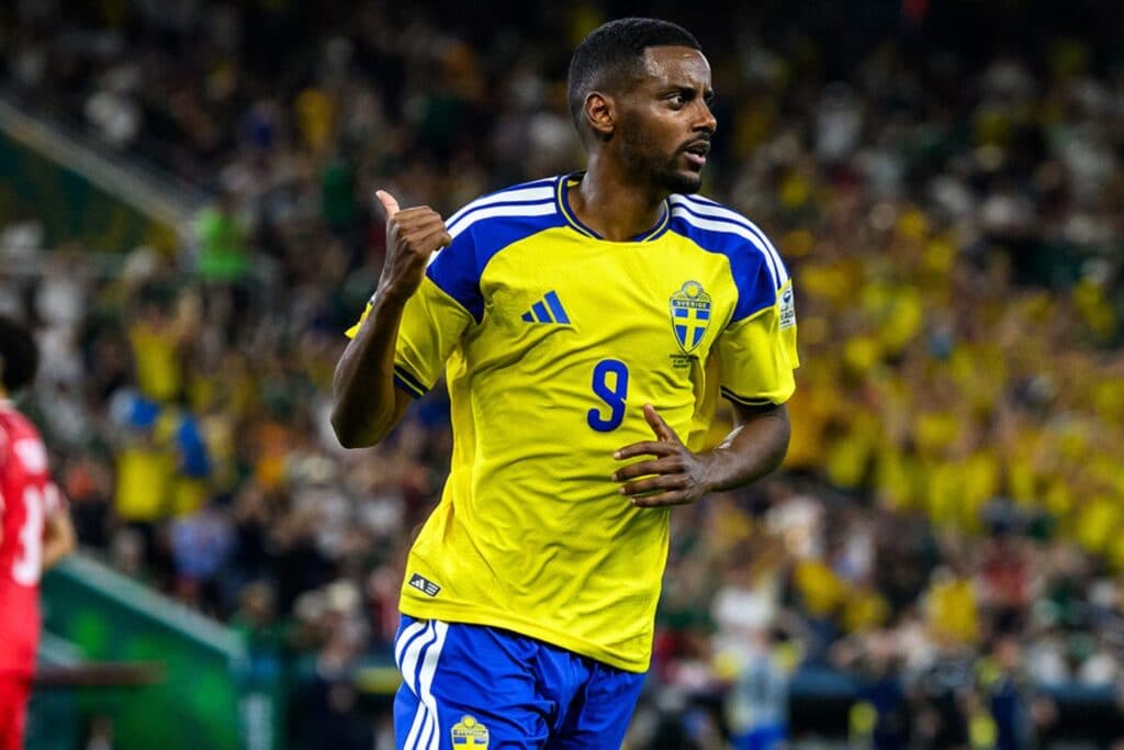 Alexander Isak marcou o segundo gol da Suécia contra a Tunisia