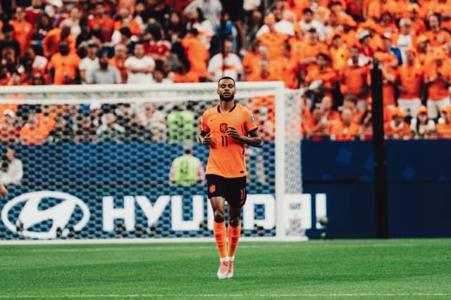 Técnico da Holanda confirma Gakpo contra Marrocos após drama familiar do atacante
