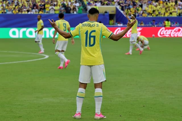 Douglas Santos, o lateral ‘correto’ que virou solução da seleção