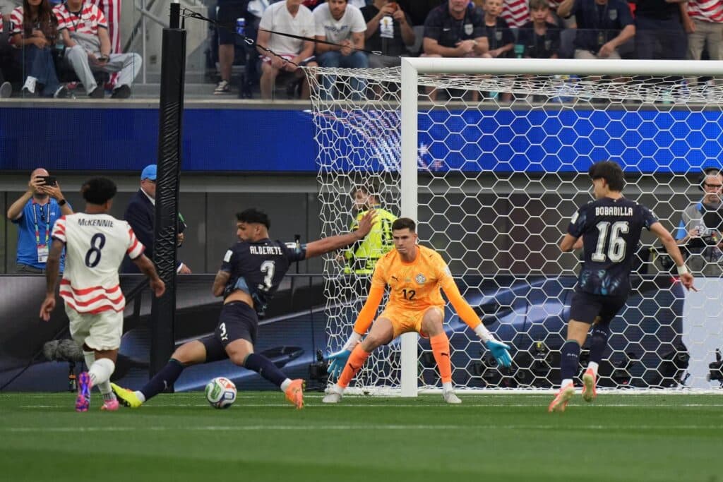 Bobadilla marcou gol contra pelo Paraguai diante dos EUA - EFE/EPA/SCOTT