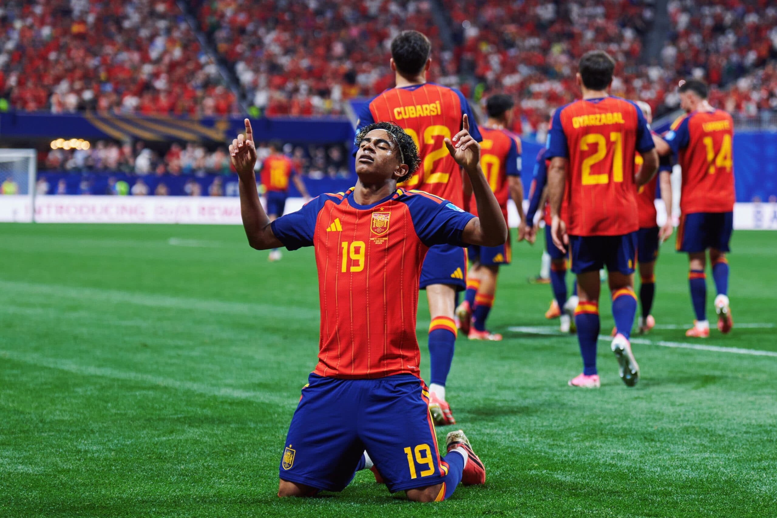 Pelé em primeiro, Yamal em segundo: craque espanhol alcança feito do Rei em Copas