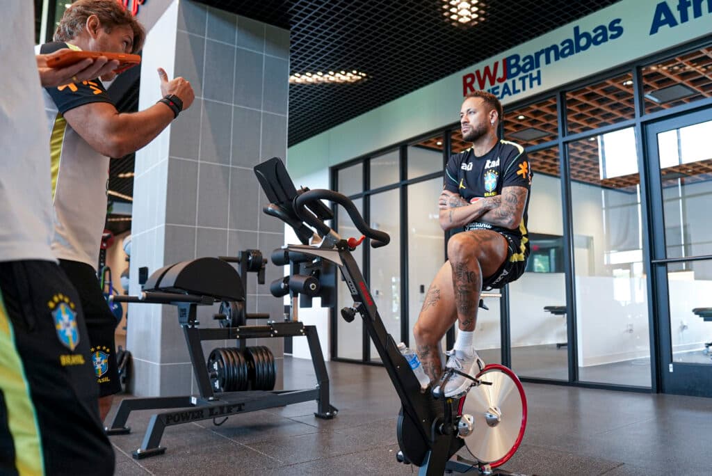 Exame aponta ‘boa evolução’ de Neymar; leia nota da CBF