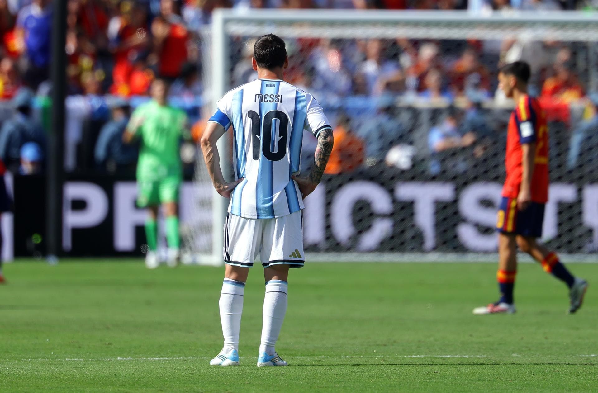 Lionel Messi pouco tocou na bola na final da Copa do Mundo diante da Espanha - Christopher Neundorf/EFE