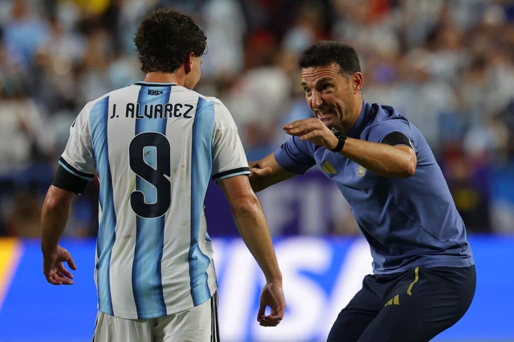 Scaloni conduziu os argentinos a mais uma semifinal de Mundial - Christopher Neundorf/EFE