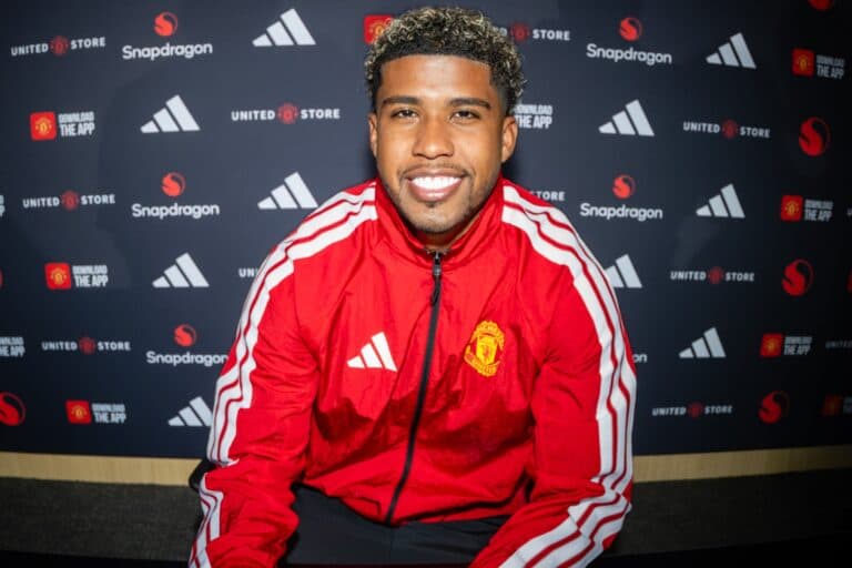 Manchester United anuncia a contratação de Andrey Santos