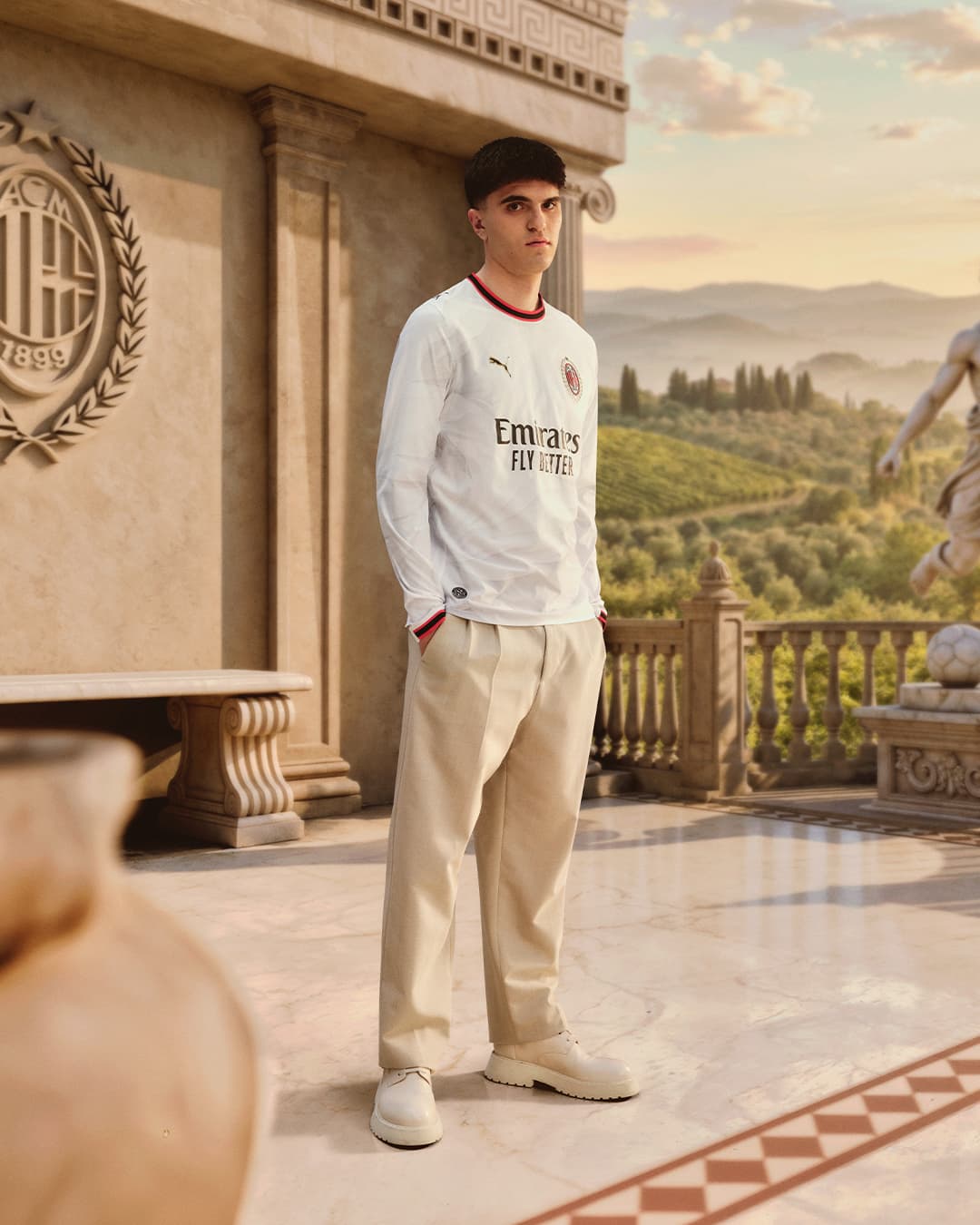 Davide Bartesaghi com o segundo uniforme do Milan - Reprodução/@acmilan