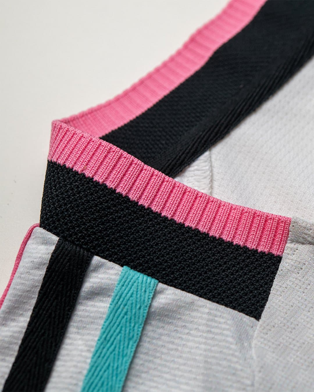 Detalhes da gola do terceiro uniforme do Inter Miami - Reprodução/@InterMiamiCF