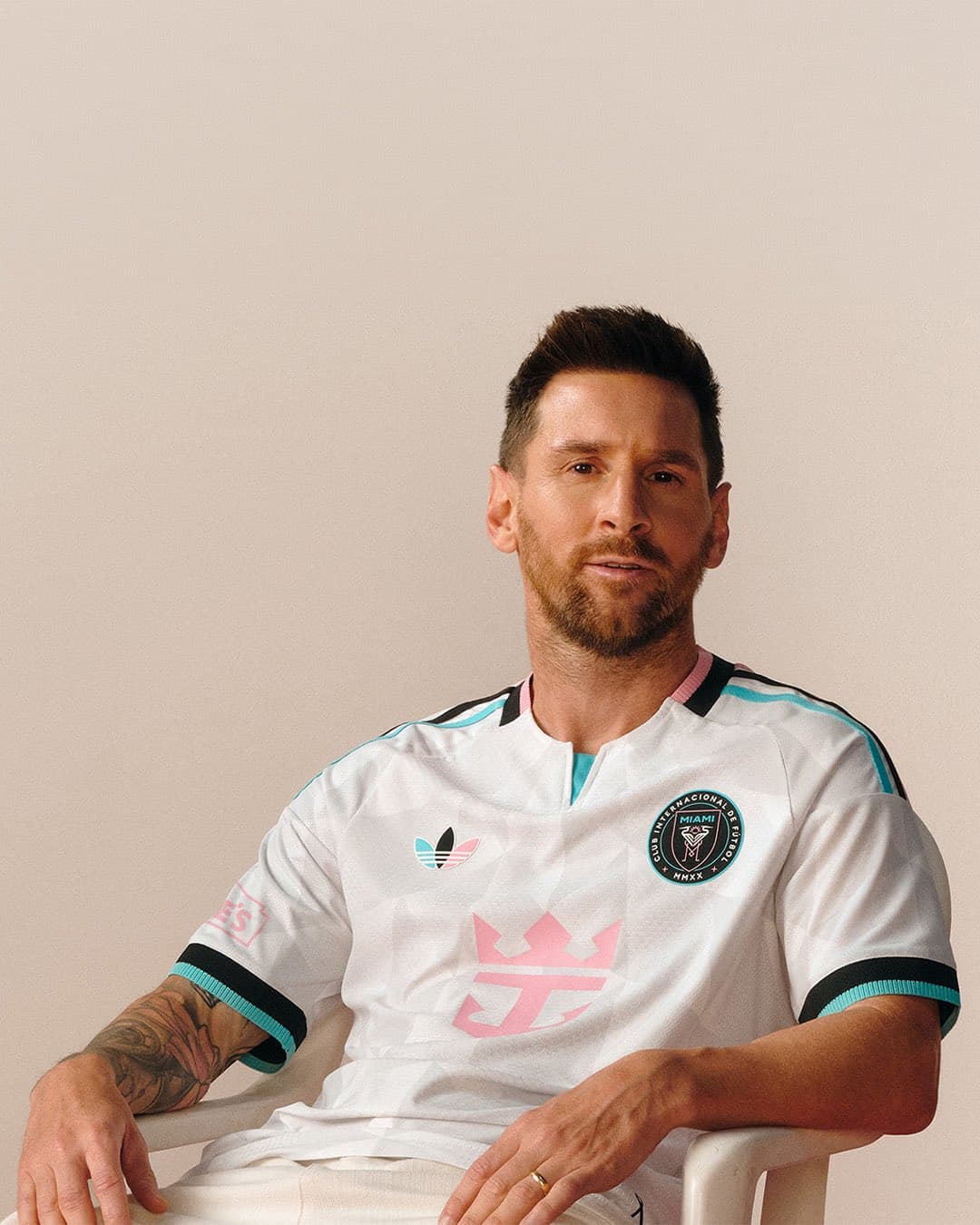 Lionel Messi com o terceiro uniforme do Inter Miami - Reprodução/@InterMiamiCF