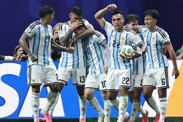 Argentina arranca virada épica contra o Egito e sobrevive na Copa