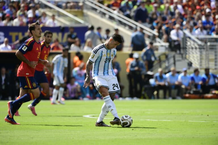 Argentina é a primeira finalista de Copa a não chutar a gol no tempo normal de jogo