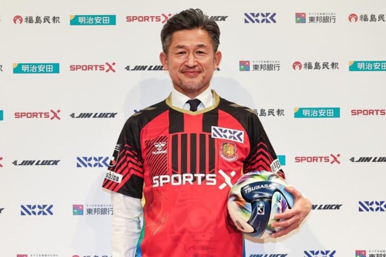 Ex-Santos e Palmeiras, Kazu Miura marca aos 59 anos em goleada de time no Japão