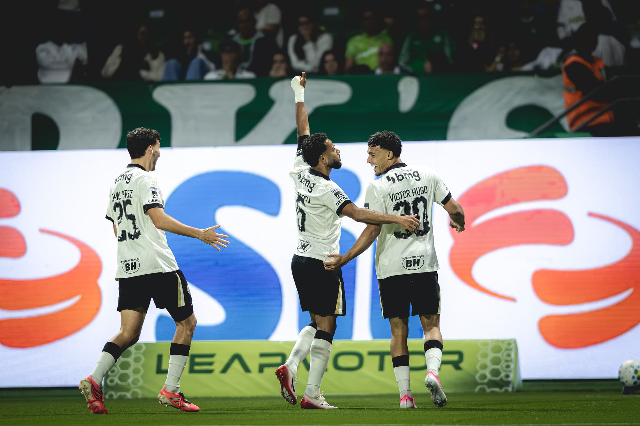 Atlético-MG castiga o líder Palmeiras e arranca vitória surpreendente fora de casa