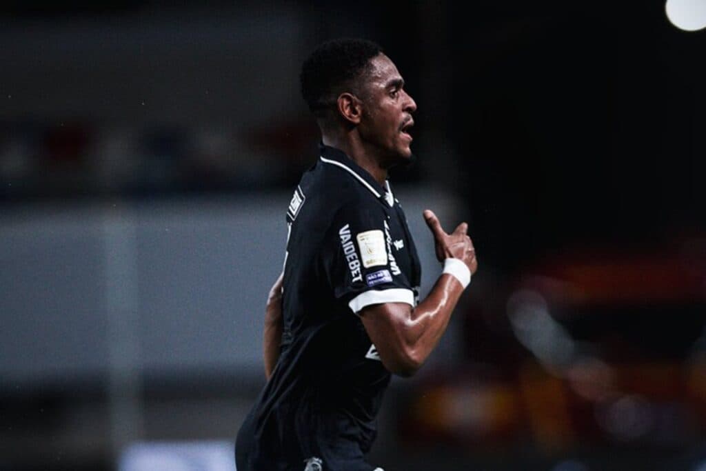 Com contra-ataques letais, Remo vence o Vitória e ganha fôlego no Brasileirão