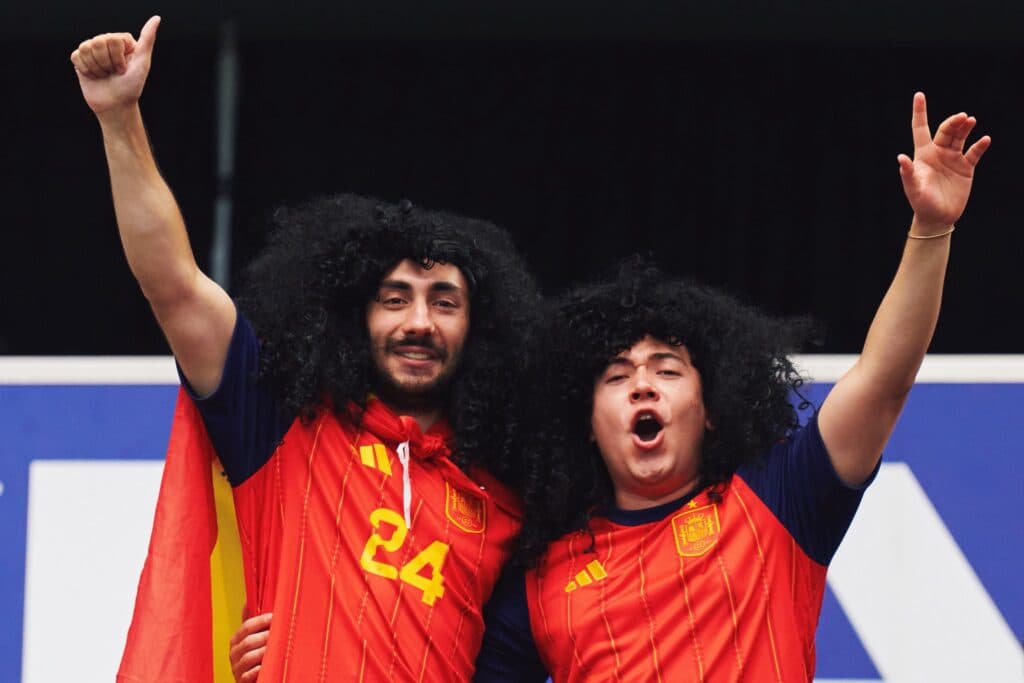 Enquete de jornal espanhol revela que o mundo torce pela Espanha na final da Copa